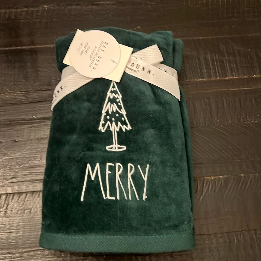 Rae Dunn Deluxe MERRY Hand Towel Set NWT